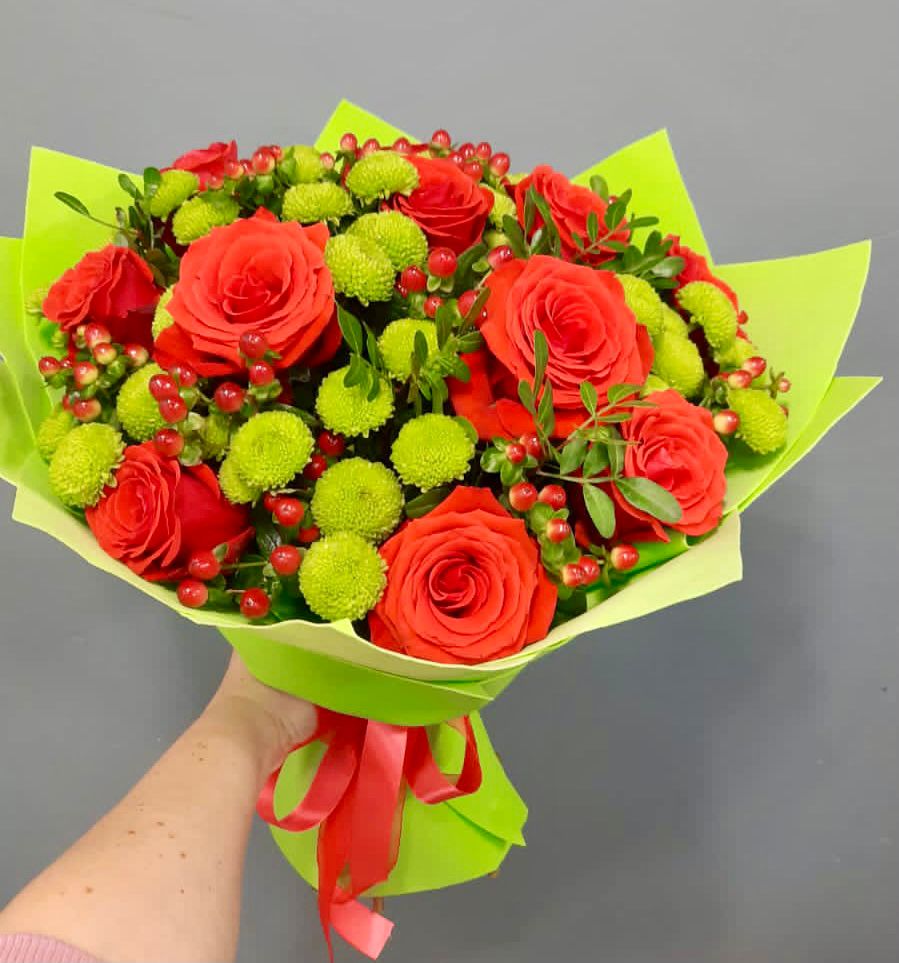 Букет цветов из: Хризантемы и Розы в Бжедугхабле