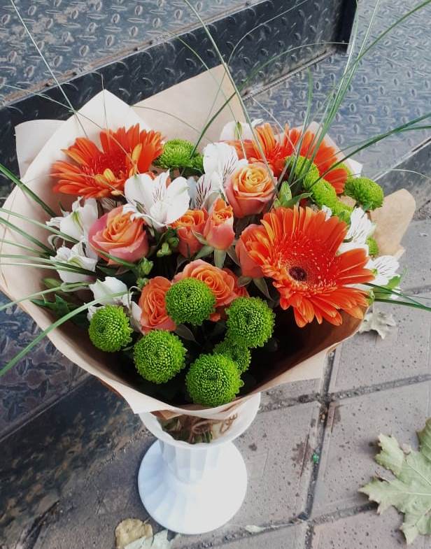 Букет цветов из: Герберы, Хризантемы, Альстромерии и Розы в Бжедугхабле