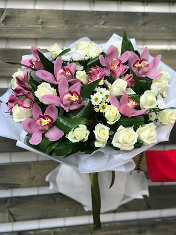 Букет цветов из: Розы и Хризантемы в Бжедугхабле