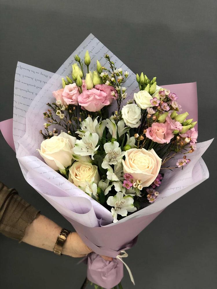 Букет цветов из: Альстромерии, Розы и Лизиантусы в Бжедугхабле