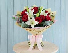 Букет цветов из:  Лилии и Розы в Бжедугхабле