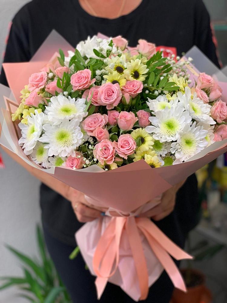 Букет цветов из: Розы и Хризантемы в Бжедугхабле