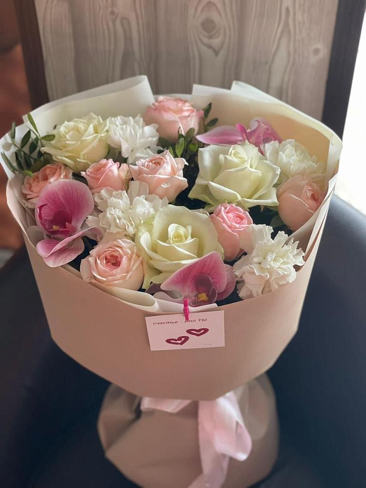 Букет цветов из: Орхидеи, Розы и Гвоздики в Бжедугхабле