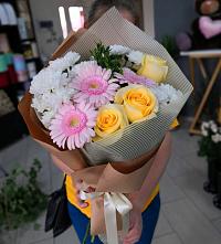 Букет цветов из:  Герберы, Розы и Хризантемы в Бжедугхабле