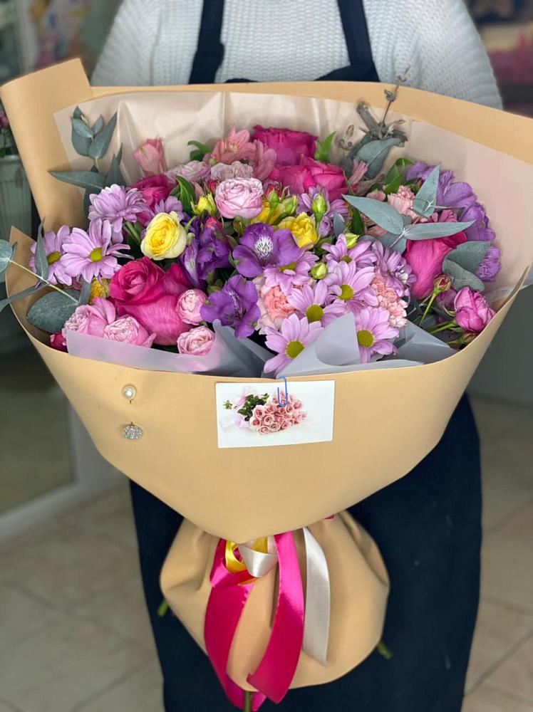 Букет цветов из: Хризантемы, Гвоздики и Альстромерии в Бжедугхабле