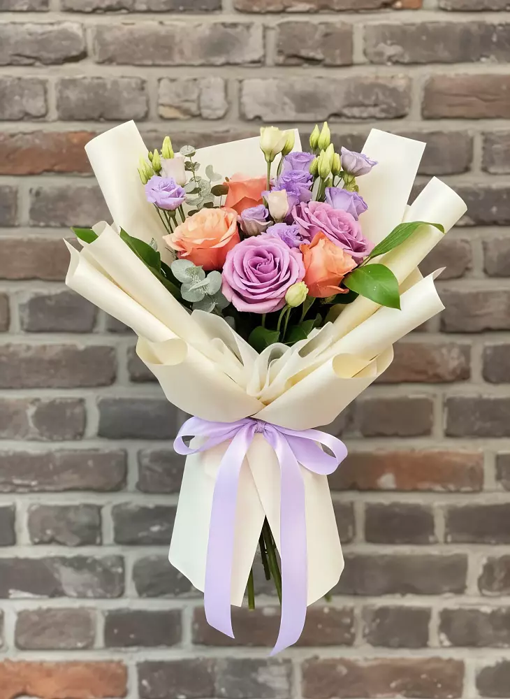 Букет цветов из: Лизиантусы и Розы в Бжедугхабле