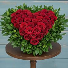 Цветочная композиция из Розы в виде сердца в Бжедугхабле