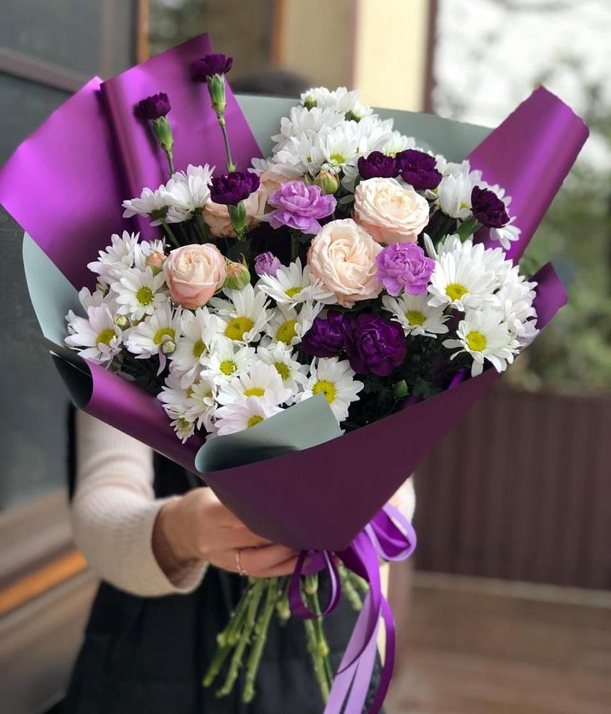 Букет цветов из: Хризантемы, Гвоздики и Розы в Бжедугхабле