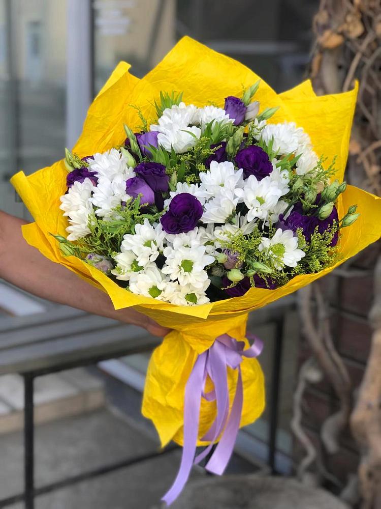 Букет цветов из: Ирисы, Хризантемы и Ромашки в Бжедугхабле