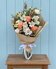 Букет цветов из:  Альстромерии, Лизиантусы, Розы и Хризантемы в Бжедугхабле