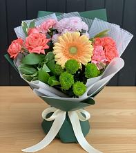 Букет цветов из:  Гвоздики, Розы, Герберы и Хризантемы в Бжедугхабле