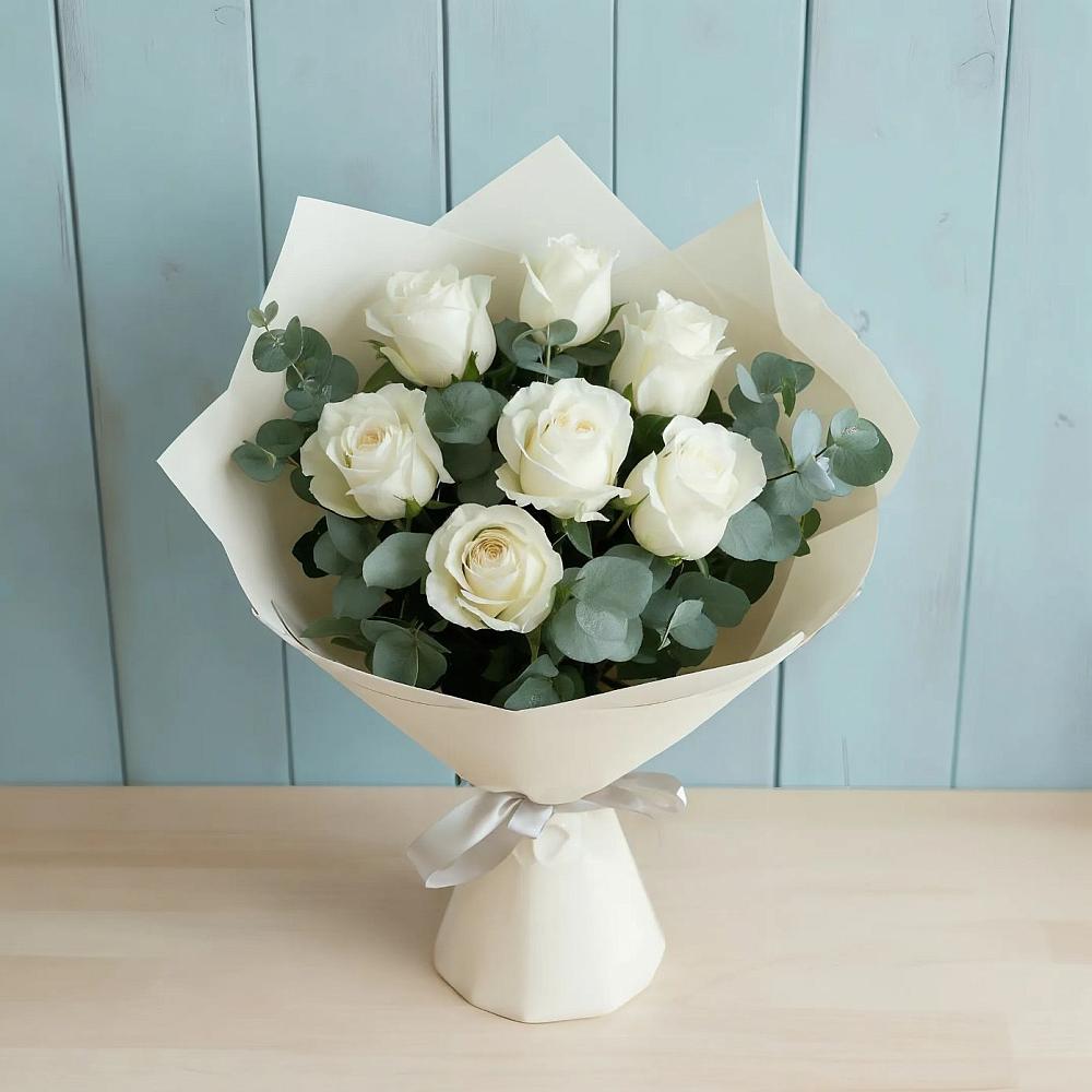 Букет Белые розы в Эвкалипте в Бжедугхабле