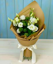 Букет цветов из:  Хризантемы и Лизиантусы в Бжедугхабле