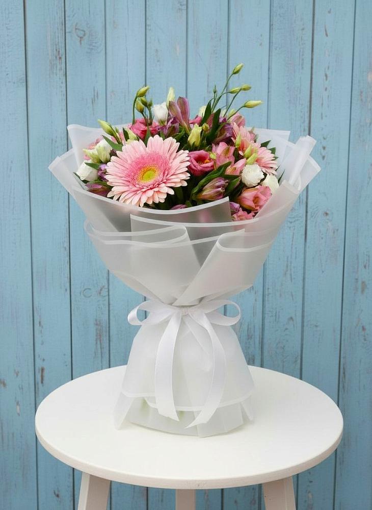 Букет цветов из: Герберы, Альстромерии и Лизиантусы в Бжедугхабле