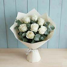 Букет Белые розы в Эвкалипте в Бжедугхабле