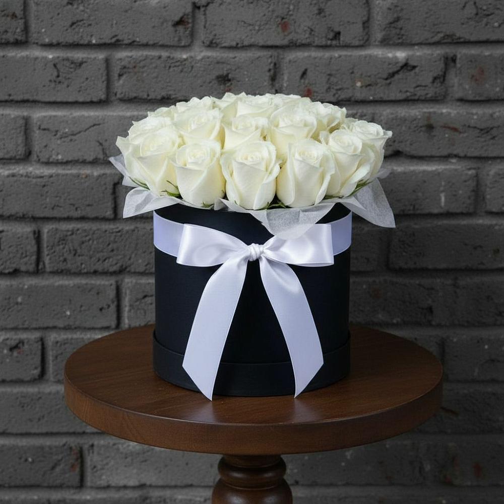 Цветочная композиция из Розы в шляпной коробке в Бжедугхабле